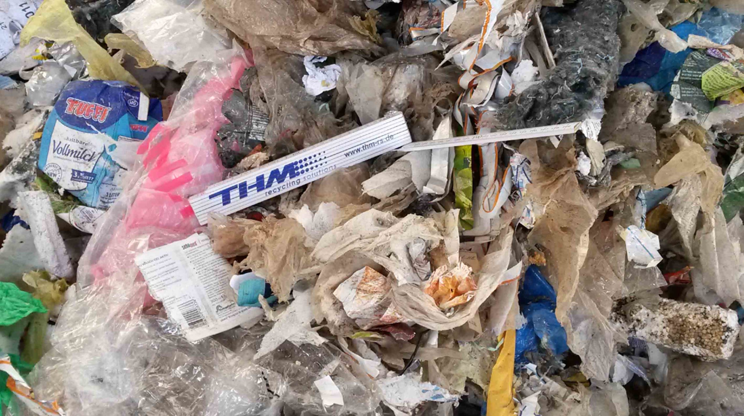 Kunststoffabfall vor Zerkleinerung durch AG Granulator von THM Recyclingmaschinen