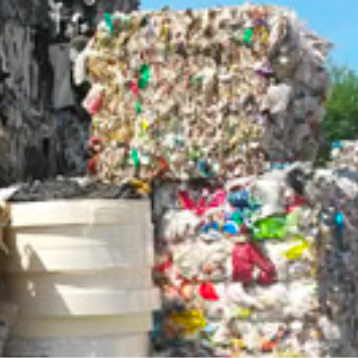 Müll nach der Vorzerkleinerung durch XL Vorzerkleinerer von THM Recyclingmaschinen